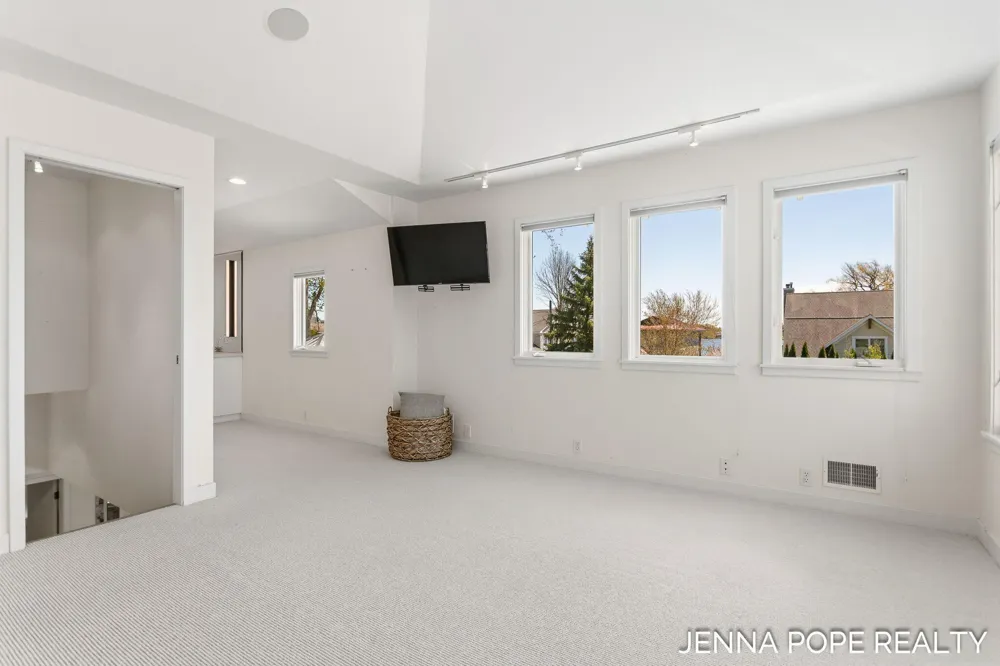 17554 Grand River Avenue Ferrysburg City, MI 49456