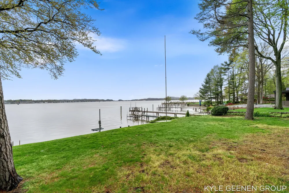 1418 Waukazoo Drive Park Township, MI 49424