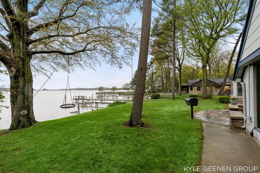 1418 Waukazoo Drive Park Township, MI 49424