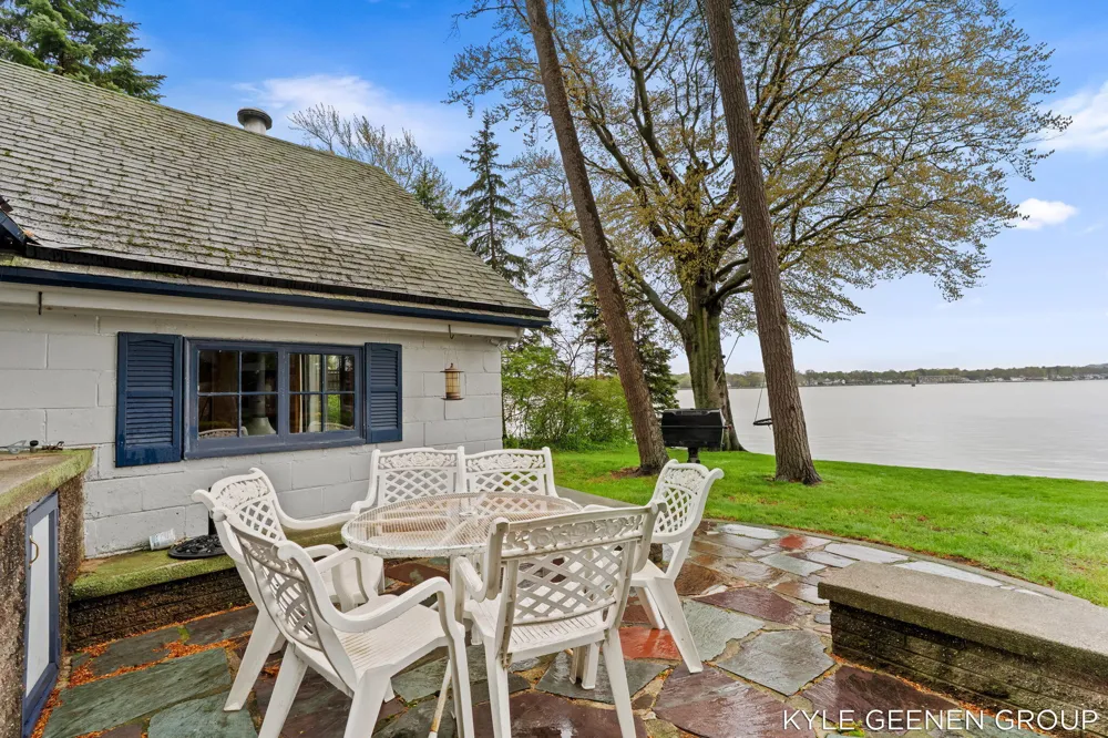 1418 Waukazoo Drive Park Township, MI 49424