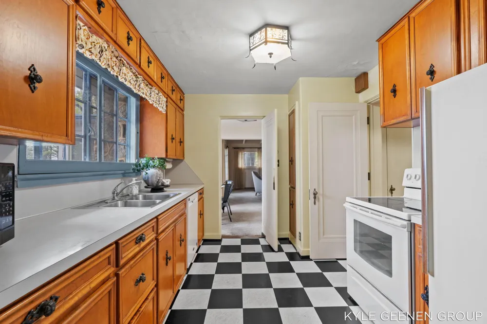 1418 Waukazoo Drive Park Township, MI 49424