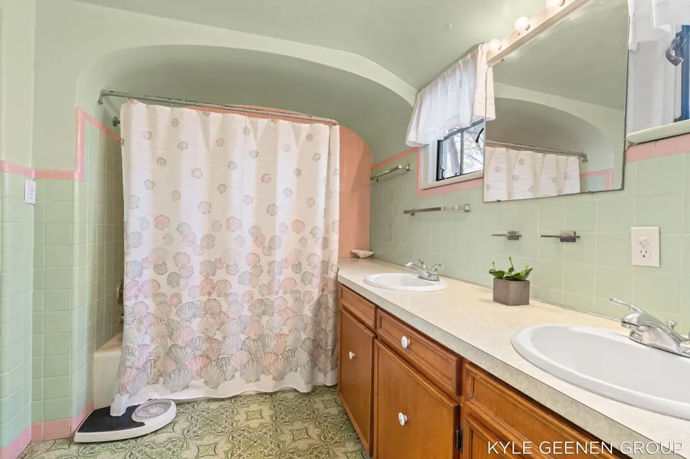 1418 Waukazoo Drive Park Township, MI 49424