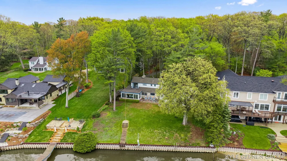 1418 Waukazoo Drive Park Township, MI 49424