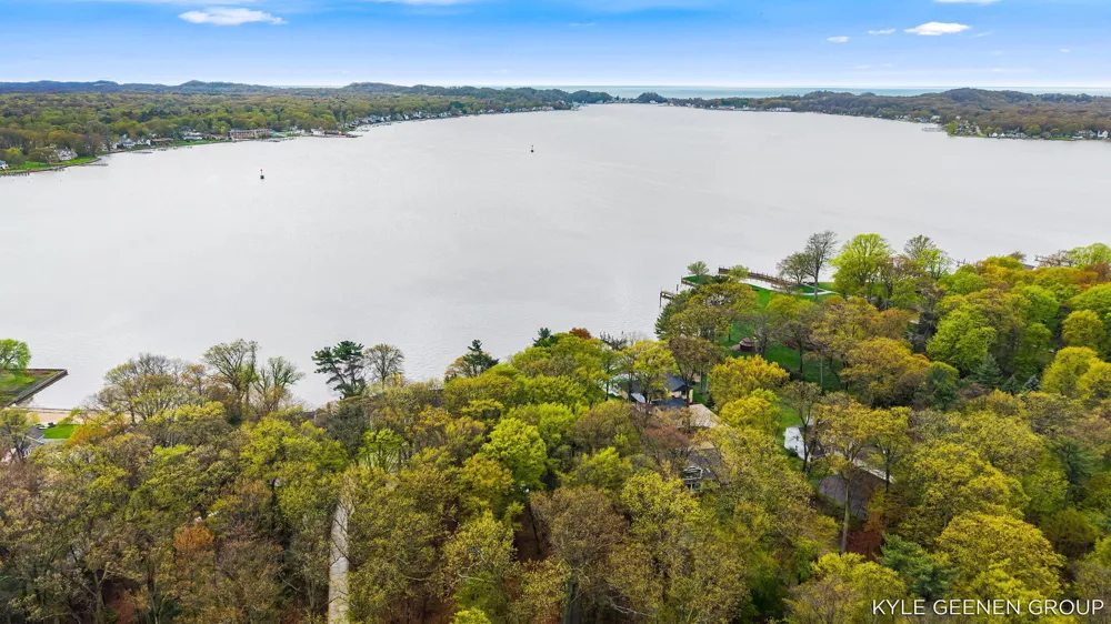 1418 Waukazoo Drive Park Township, MI 49424