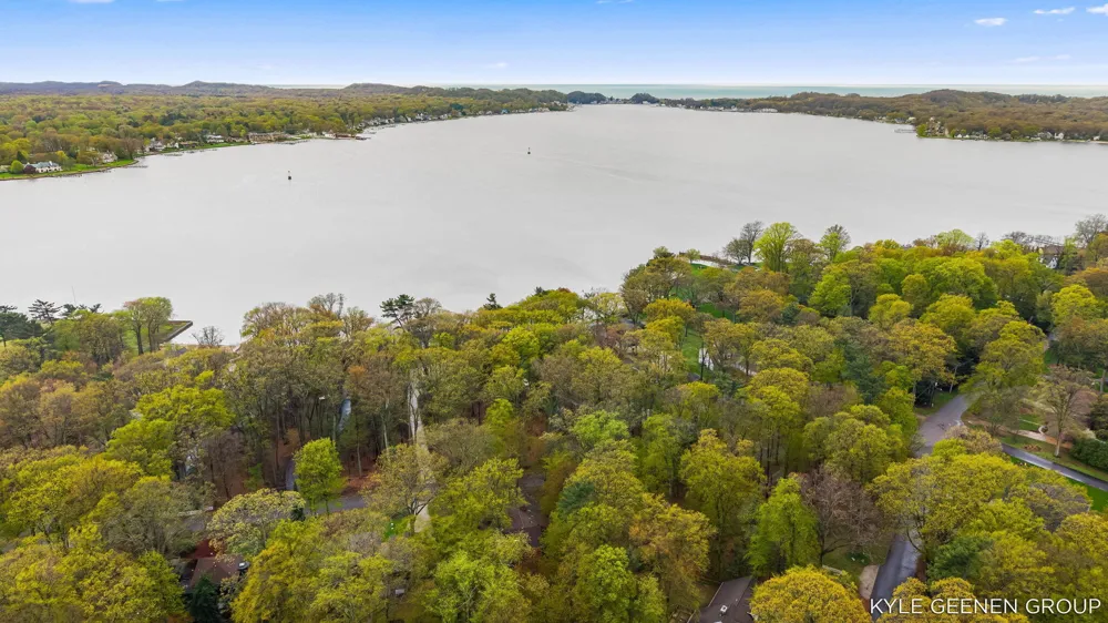 1418 Waukazoo Drive Park Township, MI 49424