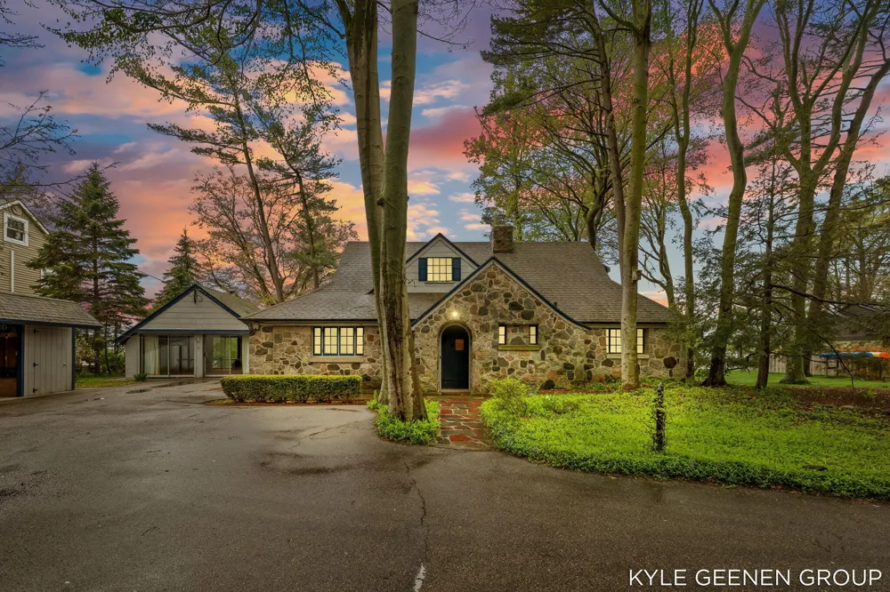 1418 Waukazoo Drive Park Township, MI 49424