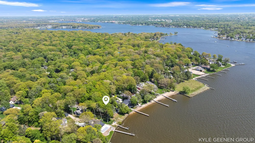 1418 Waukazoo Drive Park Township, MI 49424