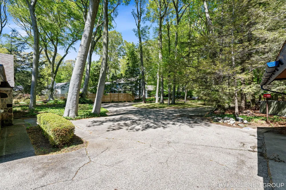 1418 Waukazoo Drive Park Township, MI 49424