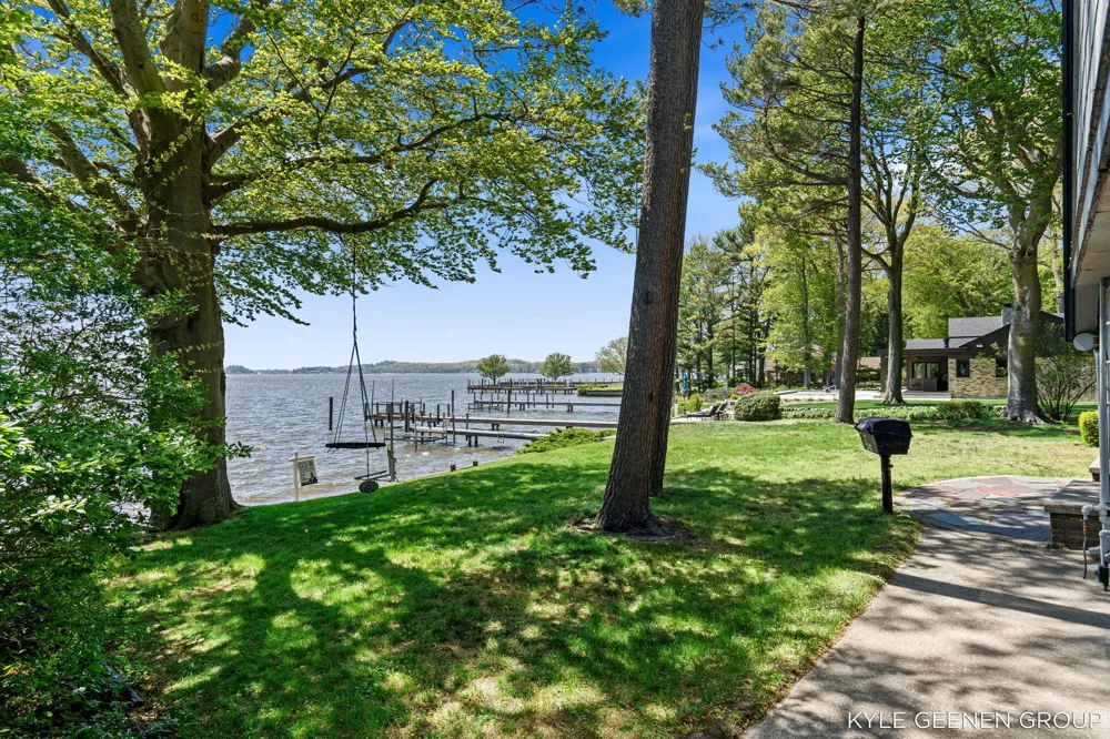 1418 Waukazoo Drive Park Township, MI 49424