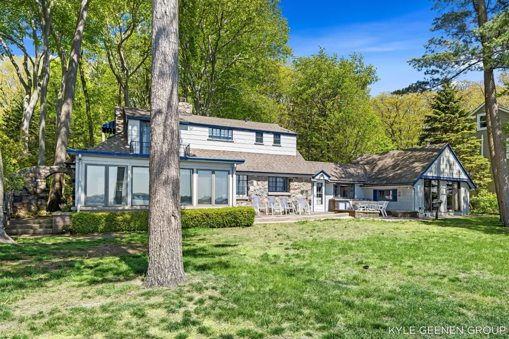 1418 Waukazoo Drive Park Township, MI 49424