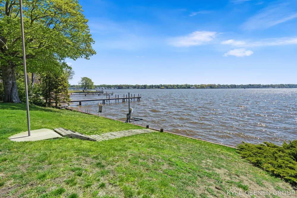 1418 Waukazoo Drive Park Township, MI 49424