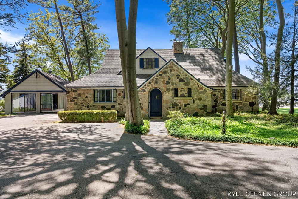 1418 Waukazoo Drive Park Township, MI 49424