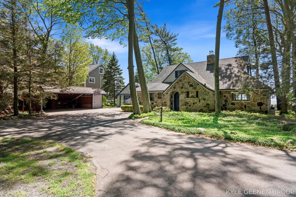 1418 Waukazoo Drive Park Township, MI 49424
