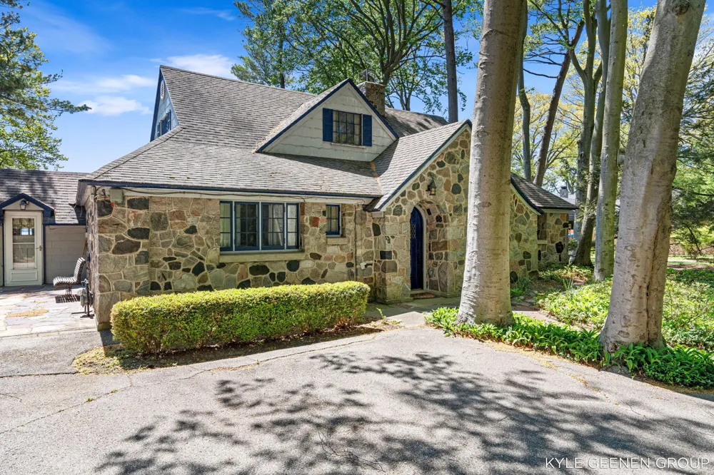 1418 Waukazoo Drive Park Township, MI 49424