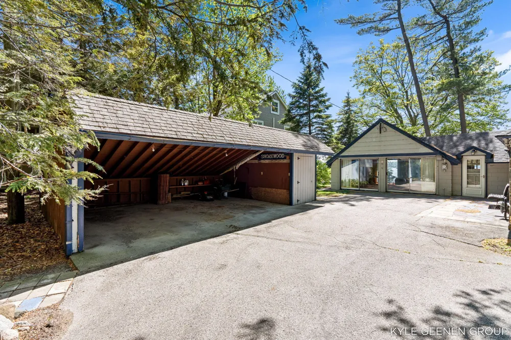 1418 Waukazoo Drive Park Township, MI 49424