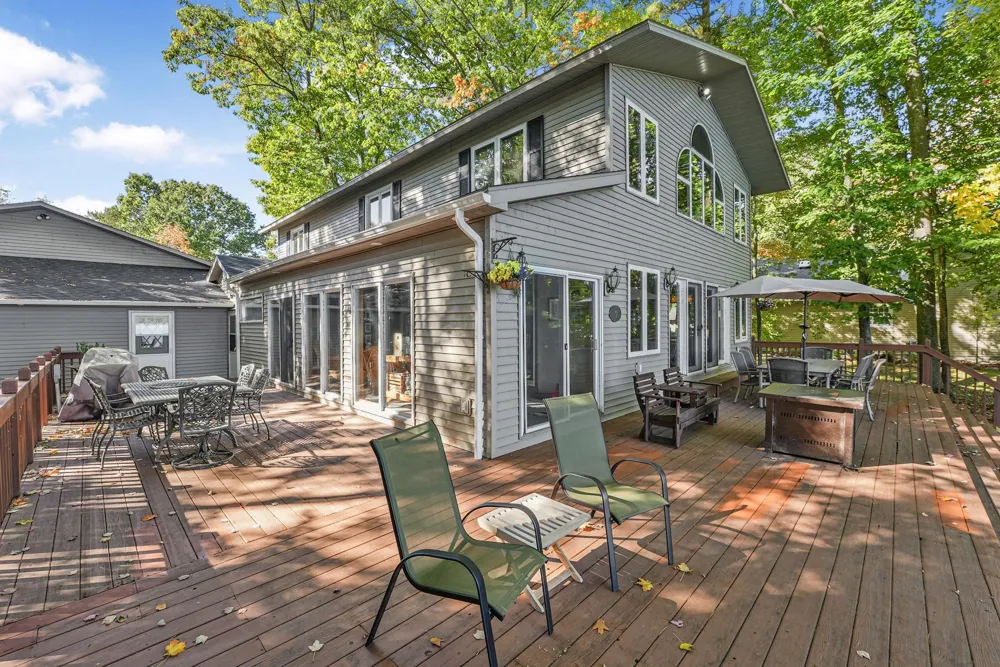 4923 Lakeview Drive Green Lake Township, MI 49643