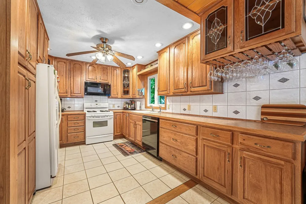 4923 Lakeview Drive Green Lake Township, MI 49643