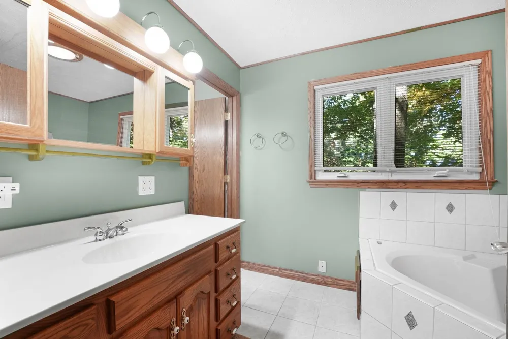 4923 Lakeview Drive Green Lake Township, MI 49643