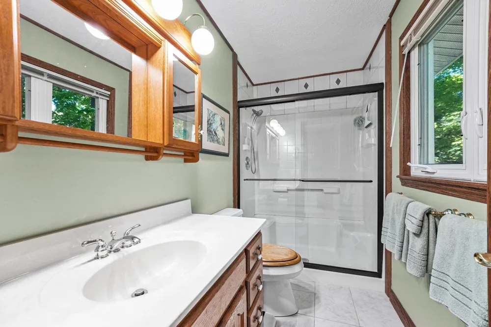 4923 Lakeview Drive Green Lake Township, MI 49643