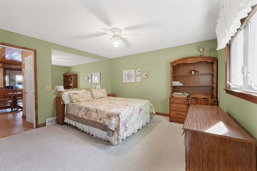 4923 Lakeview Drive Green Lake Township, MI 49643