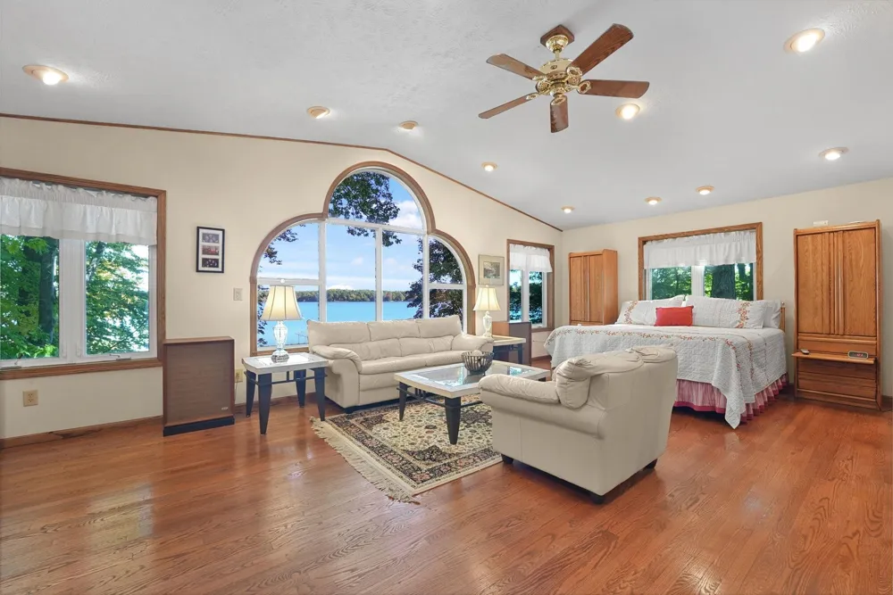 4923 Lakeview Drive Green Lake Township, MI 49643
