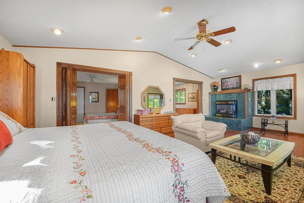 4923 Lakeview Drive Green Lake Township, MI 49643