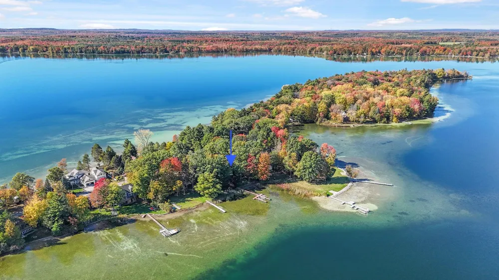 4923 Lakeview Drive Green Lake Township, MI 49643