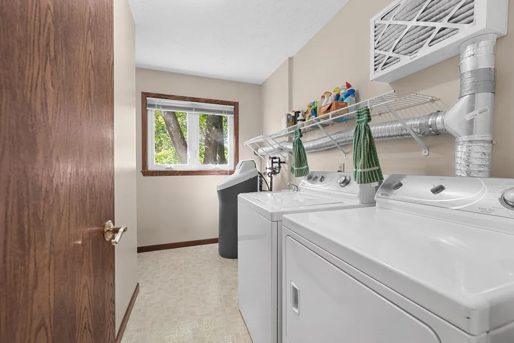 4923 Lakeview Drive Green Lake Township, MI 49643