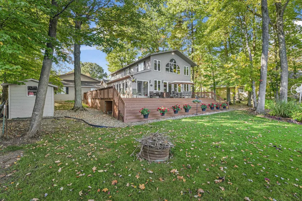 4923 Lakeview Drive Green Lake Township, MI 49643