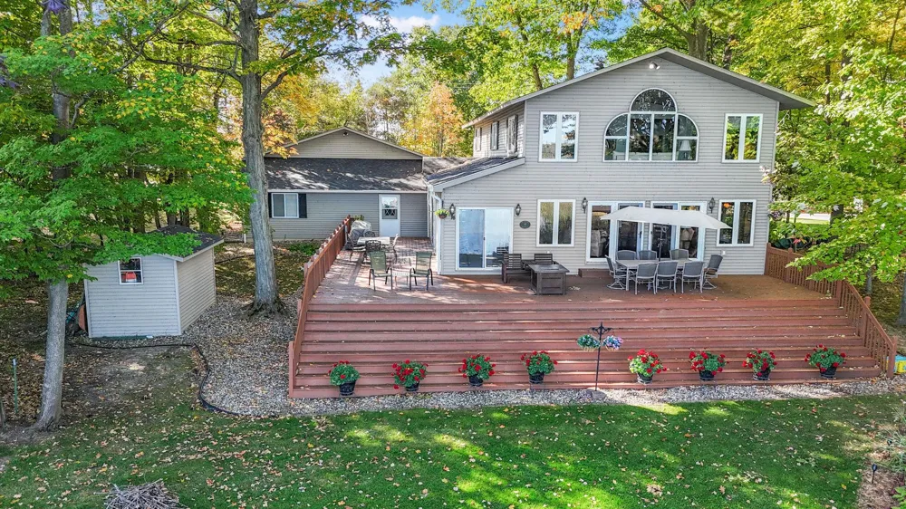 4923 Lakeview Drive Green Lake Township, MI 49643
