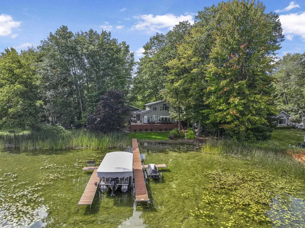4923 Lakeview Drive Green Lake Township, MI 49643