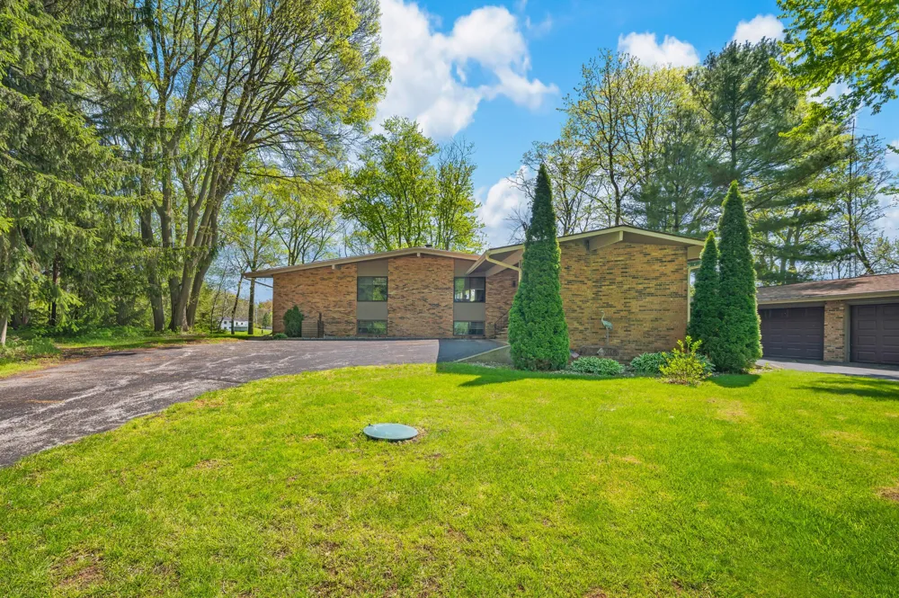 2135 Derfla Drive Royalton Township, MI 49085