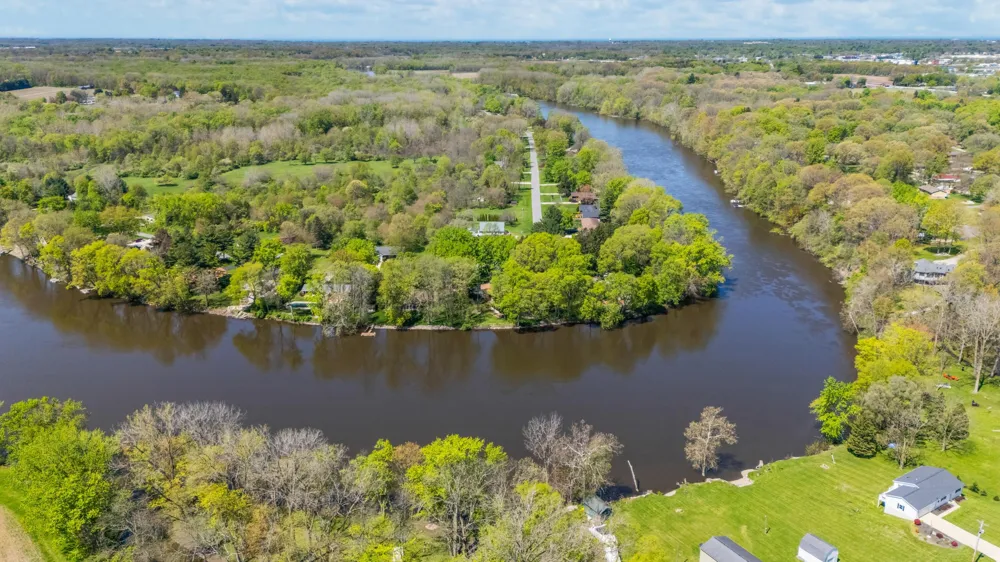2135 Derfla Drive Royalton Township, MI 49085