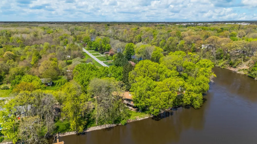2135 Derfla Drive Royalton Township, MI 49085