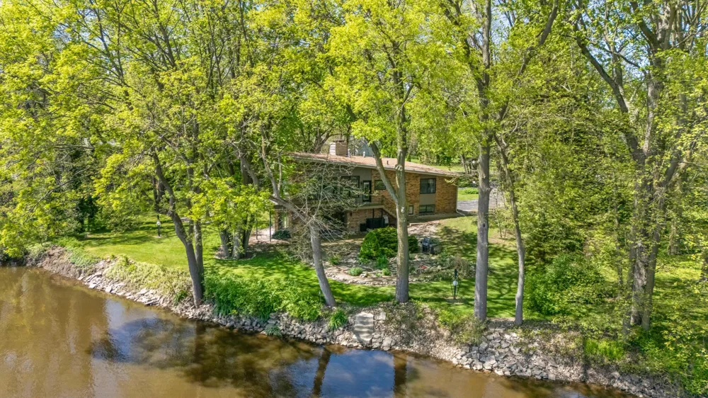 2135 Derfla Drive Royalton Township, MI 49085