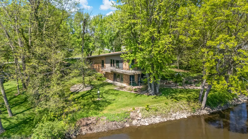 2135 Derfla Drive Royalton Township, MI 49085