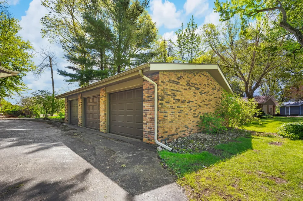 2135 Derfla Drive Royalton Township, MI 49085