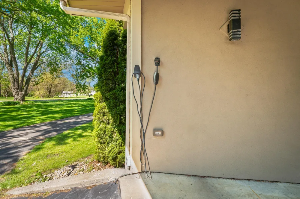 2135 Derfla Drive Royalton Township, MI 49085