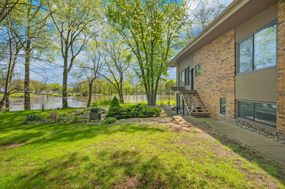 2135 Derfla Drive Royalton Township, MI 49085