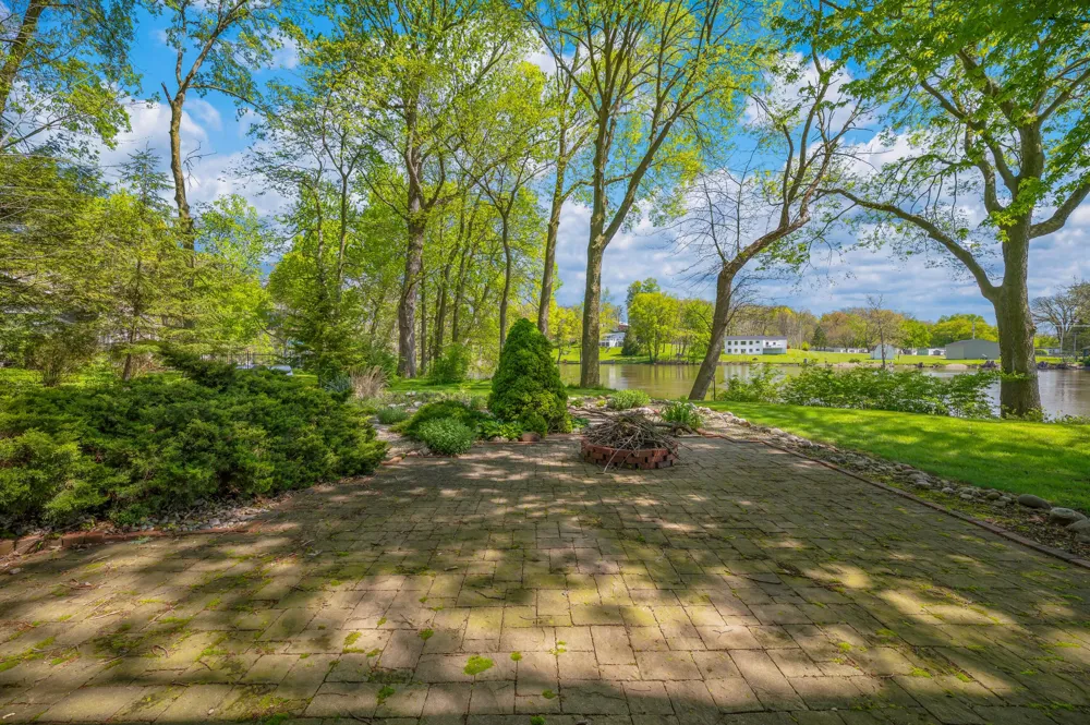 2135 Derfla Drive Royalton Township, MI 49085