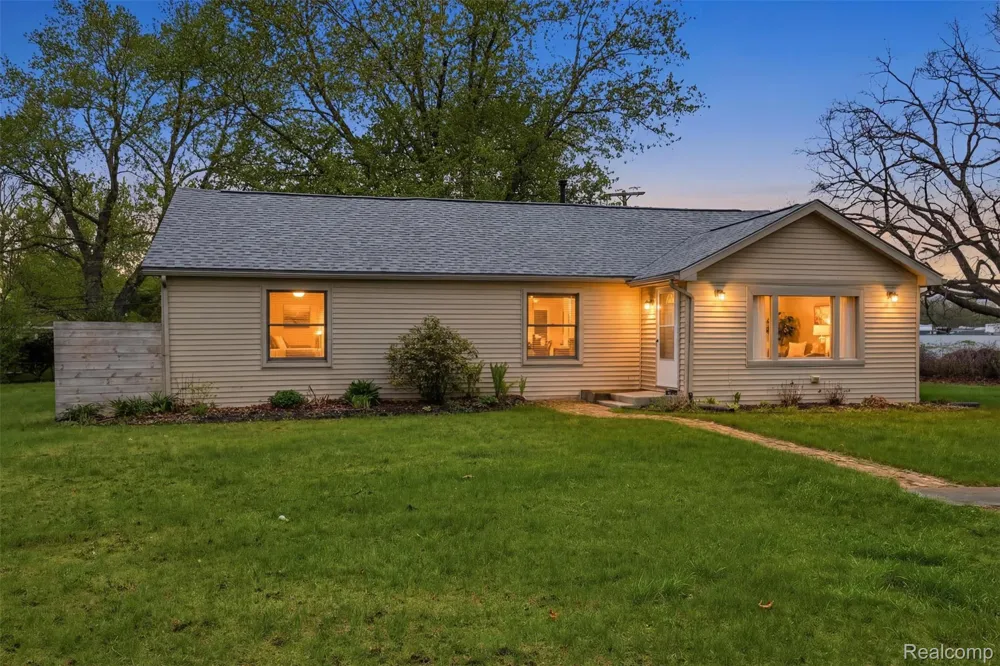 20052 Pine Street Brownstown Charter Township, MI 48183