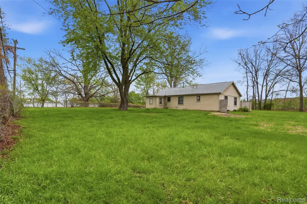 20052 Pine Street Brownstown Charter Township, MI 48183