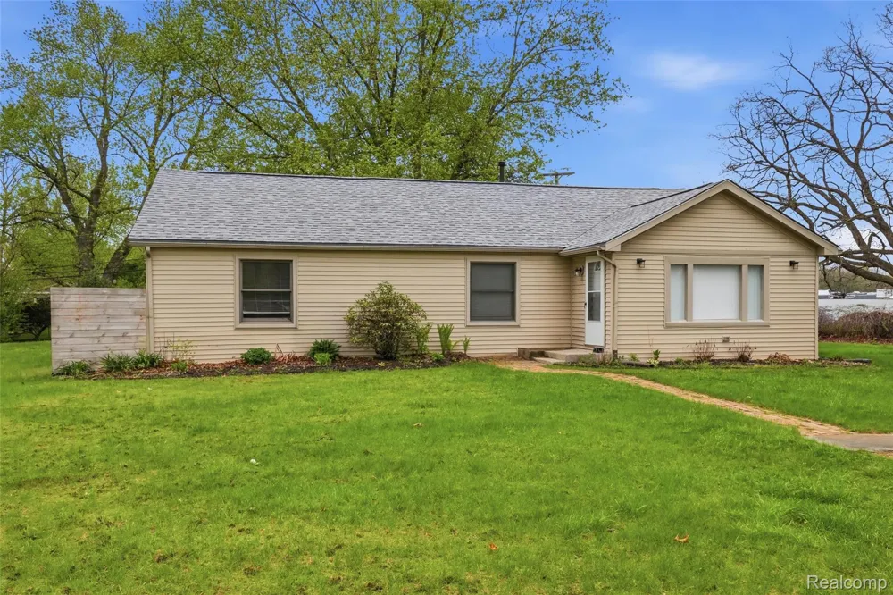 20052 Pine Street Brownstown Charter Township, MI 48183
