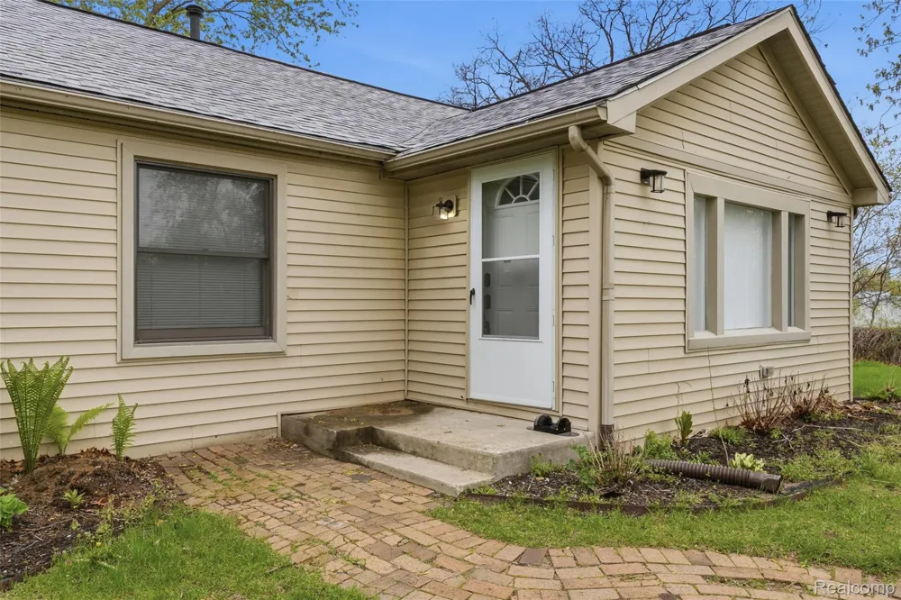 20052 Pine Street Brownstown Charter Township, MI 48183