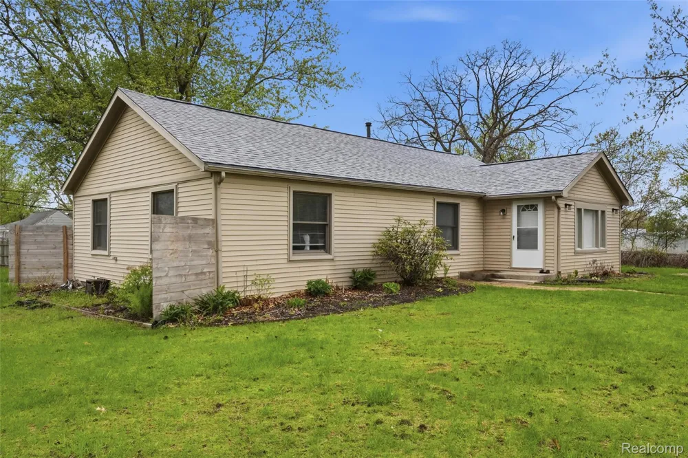 20052 Pine Street Brownstown Charter Township, MI 48183