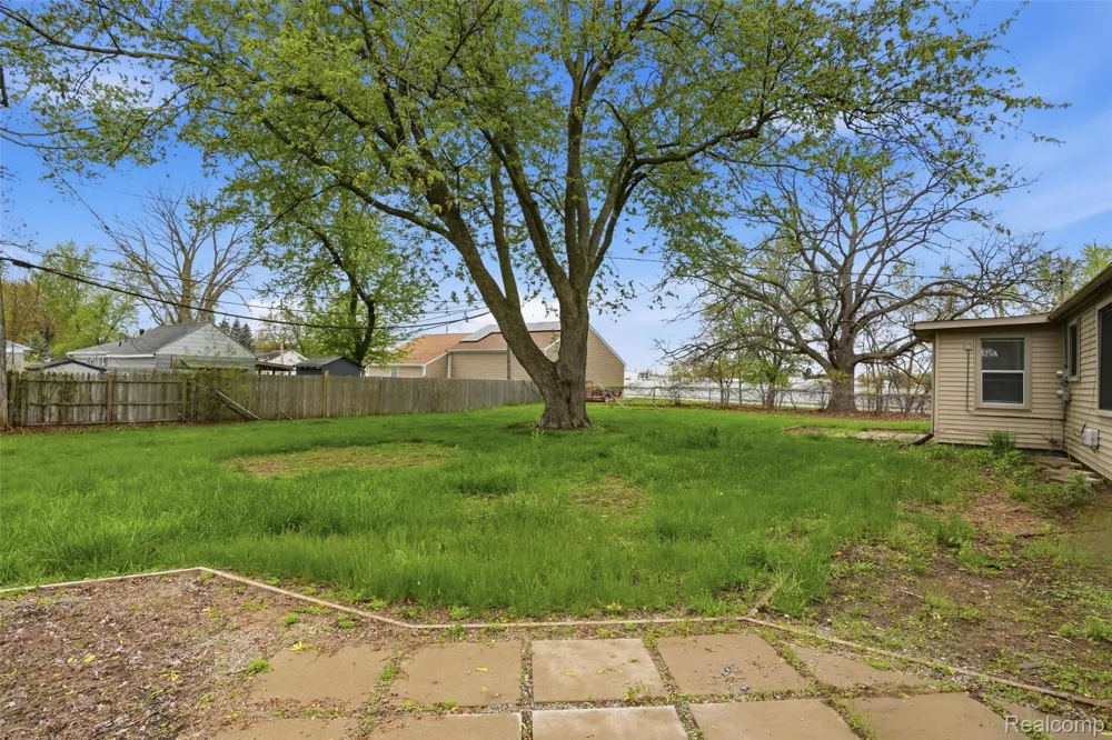 20052 Pine Street Brownstown Charter Township, MI 48183