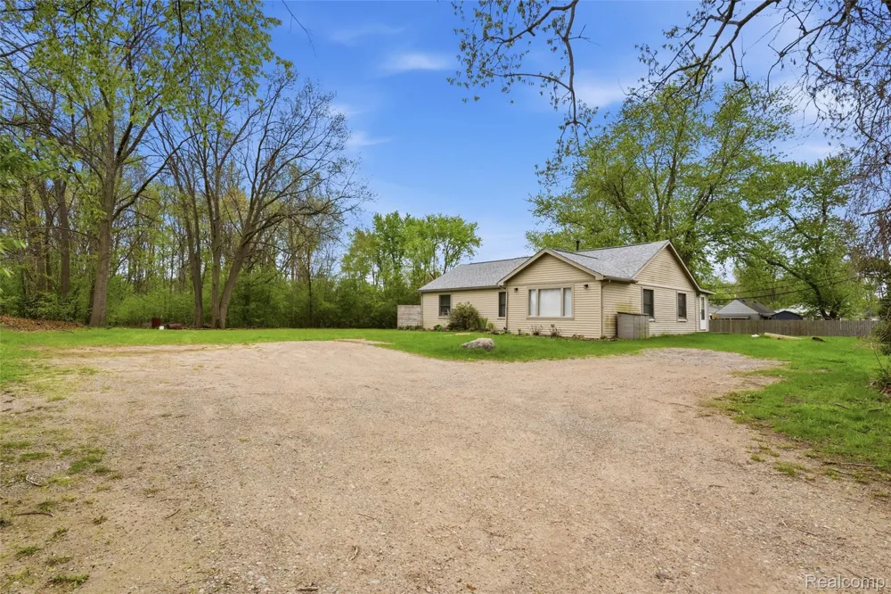 20052 Pine Street Brownstown Charter Township, MI 48183