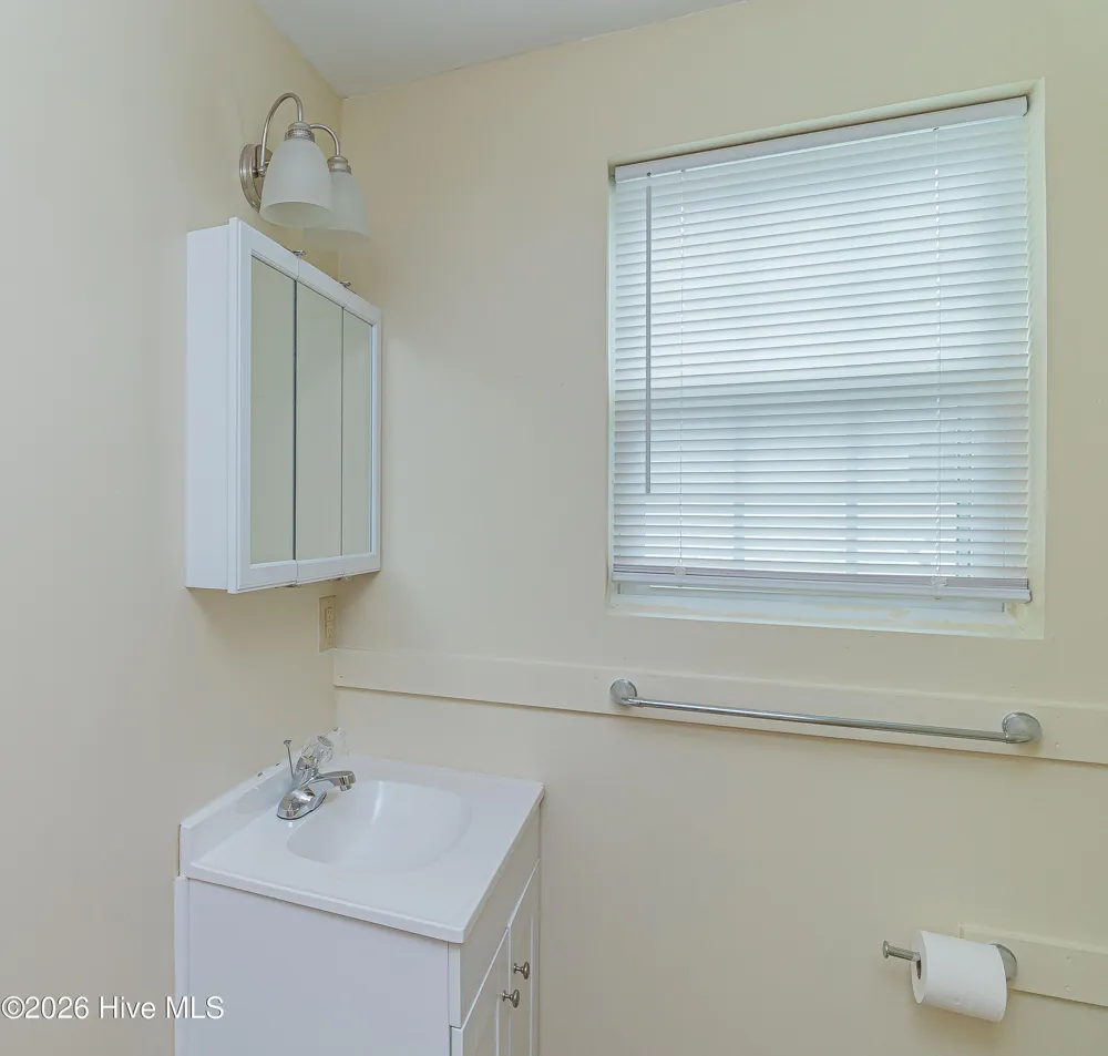 213 Oak Street Snow Hill, NC 28580