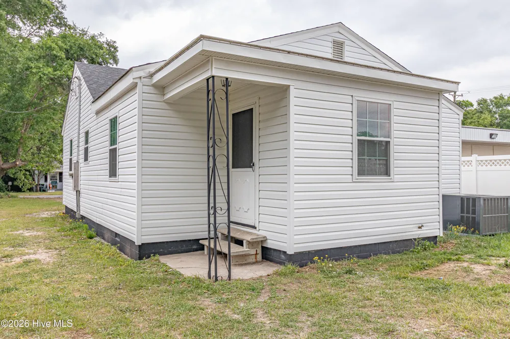213 Oak Street Snow Hill, NC 28580