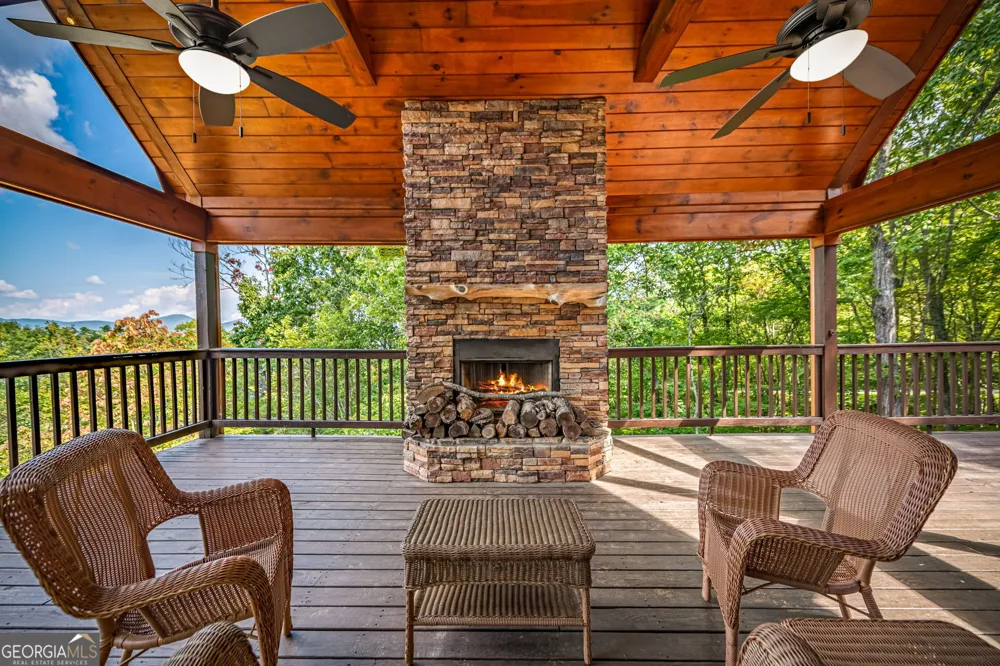 1150 Mountain High DR Mineral Bluff, GA 30559
